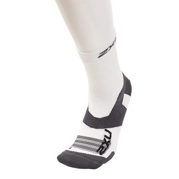 2XU Vectr Ultralight Crew Unisex Cycling Socks (White/Grey)