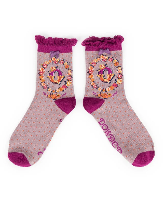 Powder Alphabet Ankle Sock - Q 8018